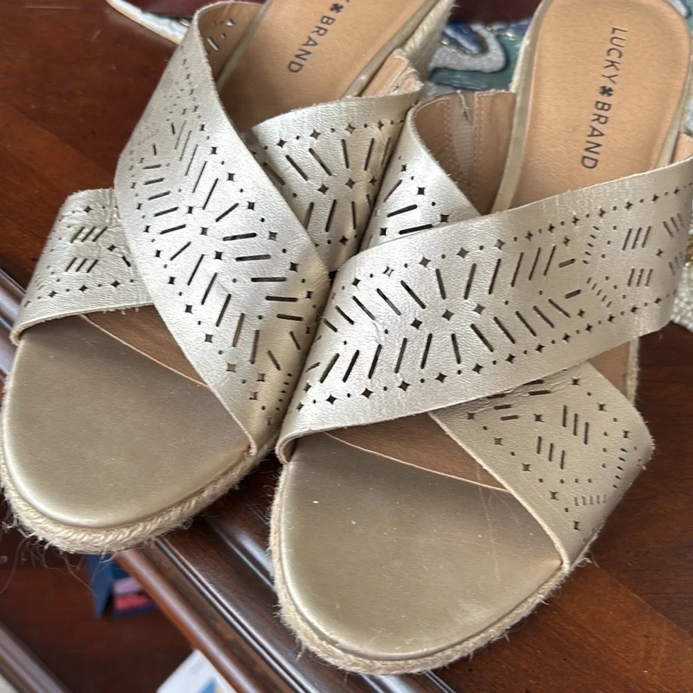 Brand New Lucky Brand Keela Genuine Leather Metallic Gold Tone Laser Cut Sandals